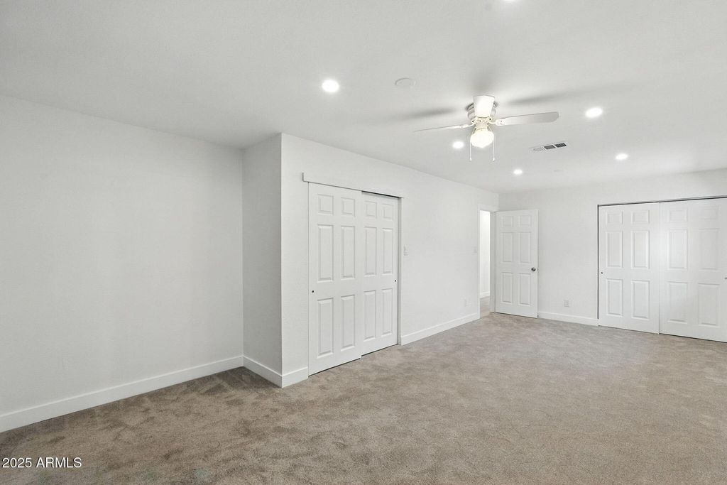 Image 27 of property listing at 7637 N 7TH Avenue, Phoenix, AZ 85021