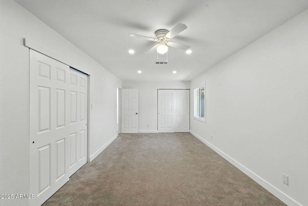 Image 28 of property listing at 7637 N 7TH Avenue, Phoenix, AZ 85021
