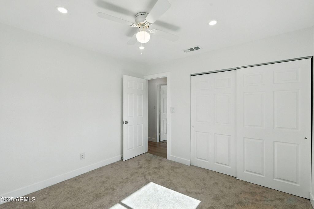Image 35 of property listing at 7637 N 7TH Avenue, Phoenix, AZ 85021