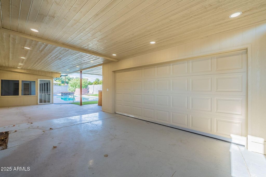 Image 45 of property listing at 7637 N 7TH Avenue, Phoenix, AZ 85021