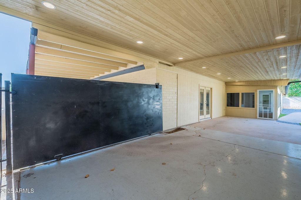 Image 46 of property listing at 7637 N 7TH Avenue, Phoenix, AZ 85021
