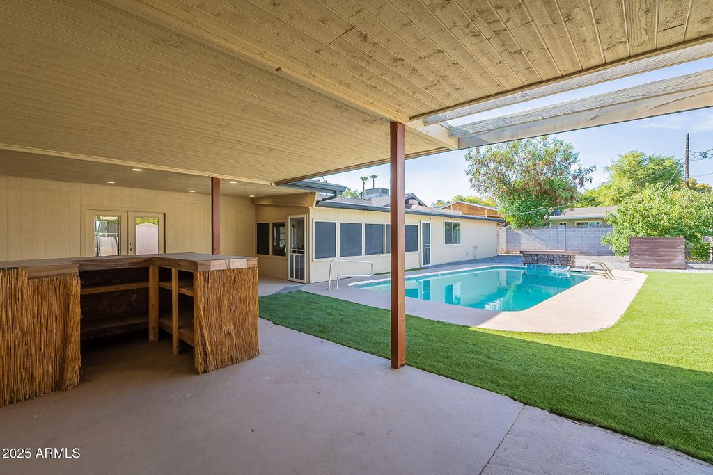 Image 47 of property listing at 7637 N 7TH Avenue, Phoenix, AZ 85021