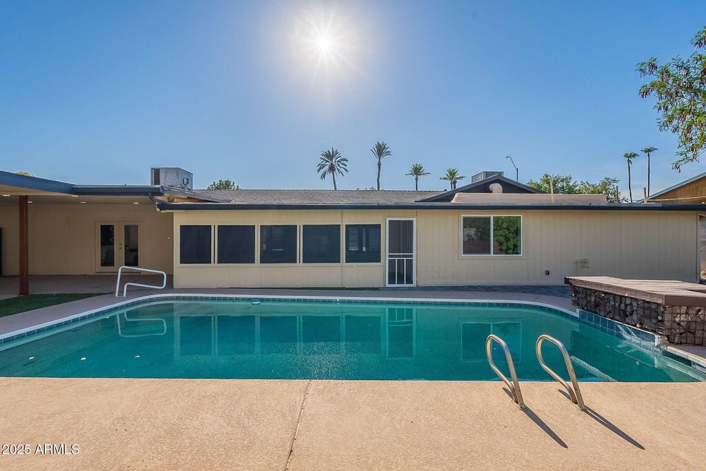 Image 50 of property listing at 7637 N 7TH Avenue, Phoenix, AZ 85021