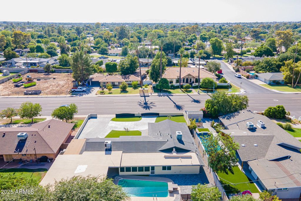 Image 54 of property listing at 7637 N 7TH Avenue, Phoenix, AZ 85021