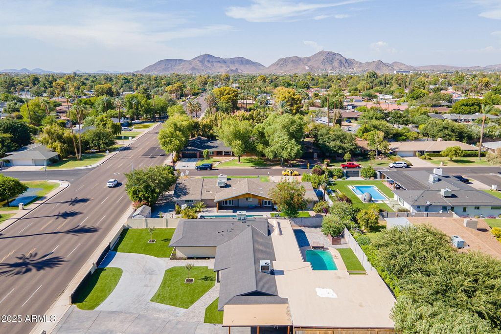 Image 56 of property listing at 7637 N 7TH Avenue, Phoenix, AZ 85021