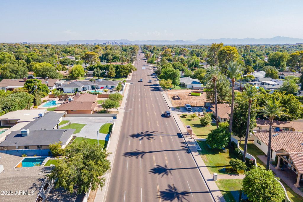 Image 57 of property listing at 7637 N 7TH Avenue, Phoenix, AZ 85021
