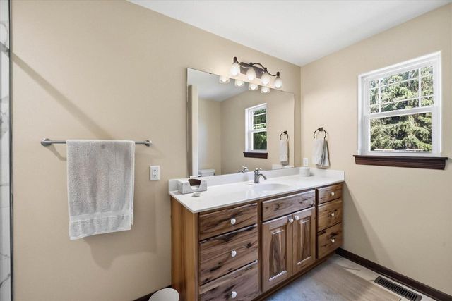 2748 Gateway AVENUE, Hartford, WI 53027