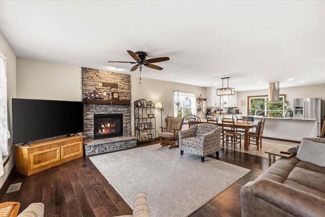 2748 Gateway AVENUE, Hartford, WI 53027