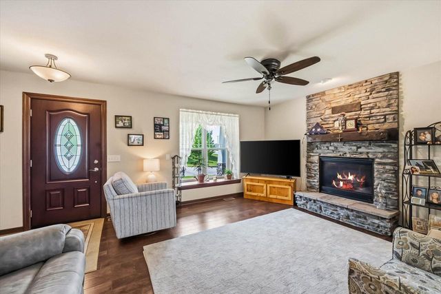 2748 Gateway AVENUE, Hartford, WI 53027