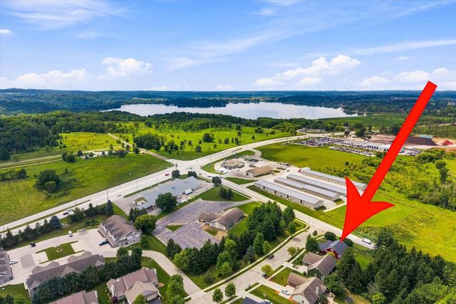2748 Gateway AVENUE, Hartford, WI 53027