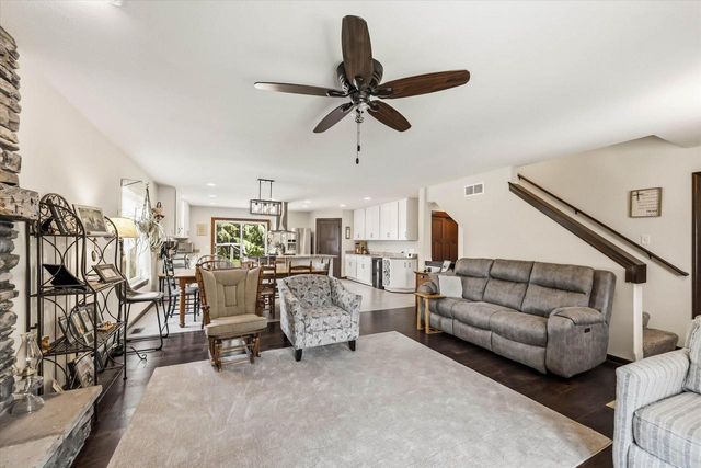 2748 Gateway AVENUE, Hartford, WI 53027