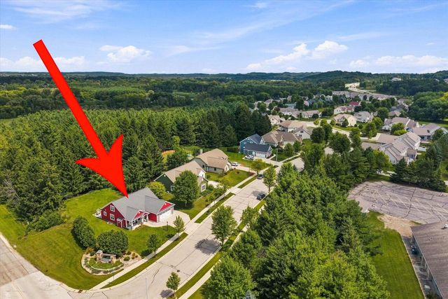 2748 Gateway AVENUE, Hartford, WI 53027
