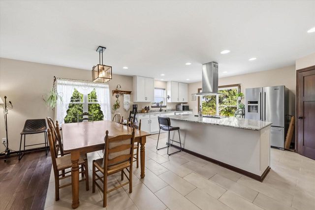 2748 Gateway AVENUE, Hartford, WI 53027