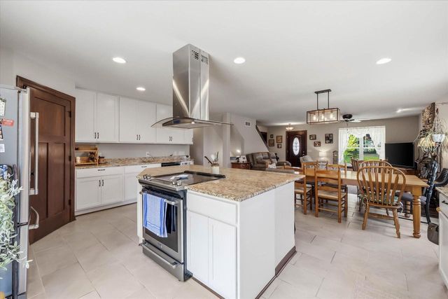 2748 Gateway AVENUE, Hartford, WI 53027