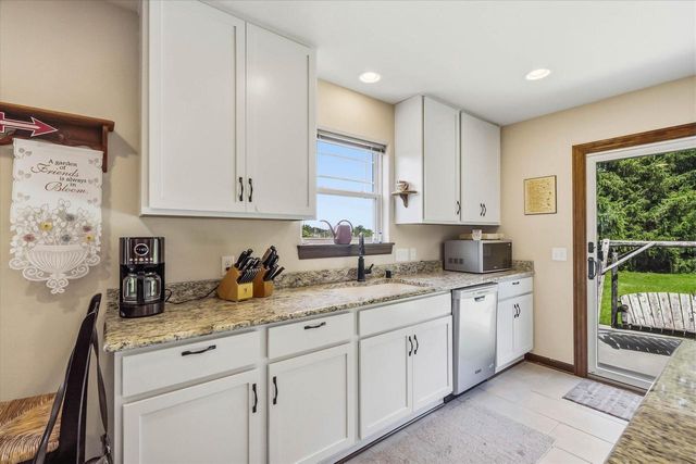 2748 Gateway AVENUE, Hartford, WI 53027