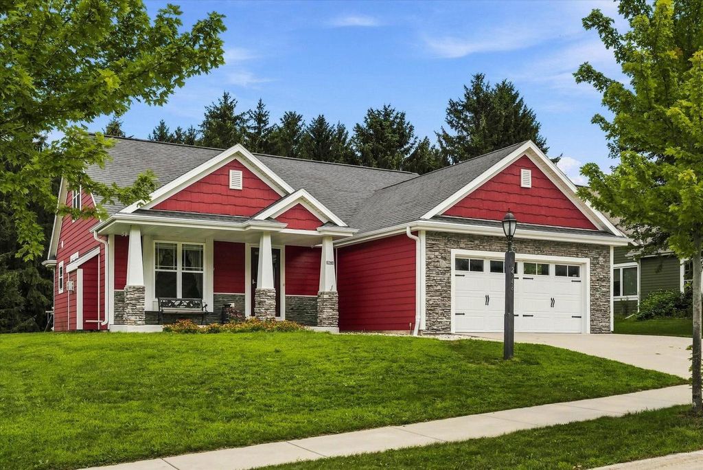 2748 Gateway AVENUE, Hartford, WI 53027