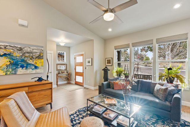 1078 E Black Butte Avenue, Sisters, OR 97759