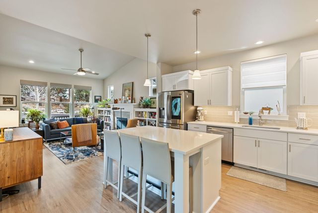 1078 E Black Butte Avenue, Sisters, OR 97759