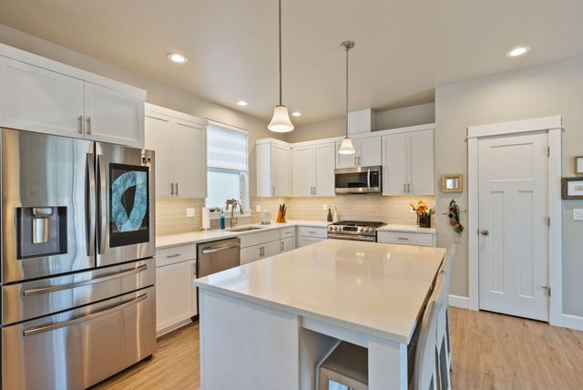 1078 E Black Butte Avenue, Sisters, OR 97759