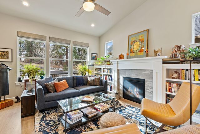 1078 E Black Butte Avenue, Sisters, OR 97759