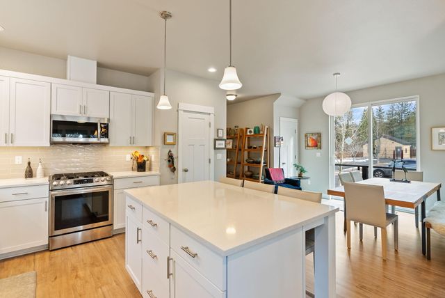 1078 E Black Butte Avenue, Sisters, OR 97759