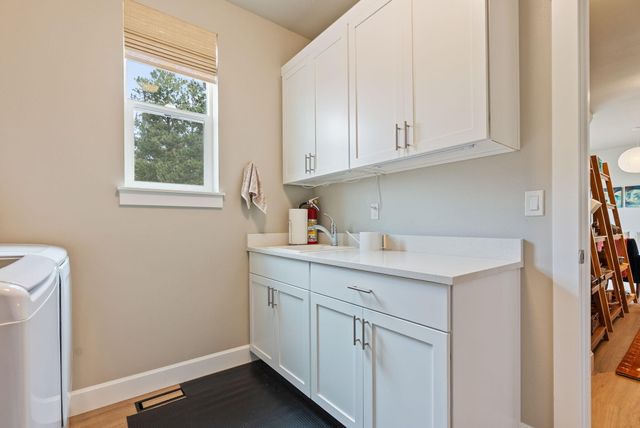 1078 E Black Butte Avenue, Sisters, OR 97759