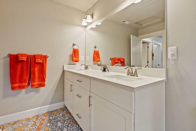 1078 E Black Butte Avenue, Sisters, OR 97759