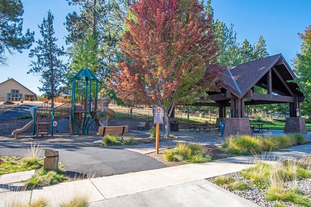 1078 E Black Butte Avenue, Sisters, OR 97759