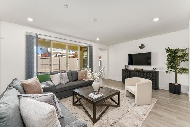 4156 Salt Point Way, Rancho Cordova, CA 95742