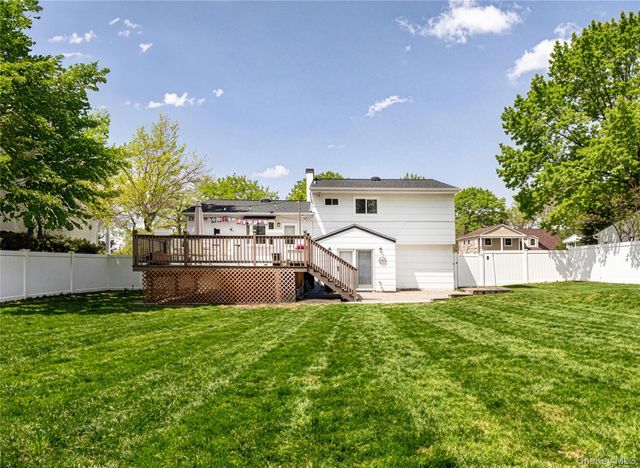 7 Mount McKinley Avenue, Farmingville, NY 11738