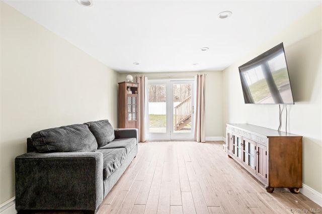 7 Mount McKinley Avenue, Farmingville, NY 11738