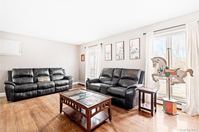 7 Mount McKinley Avenue, Farmingville, NY 11738