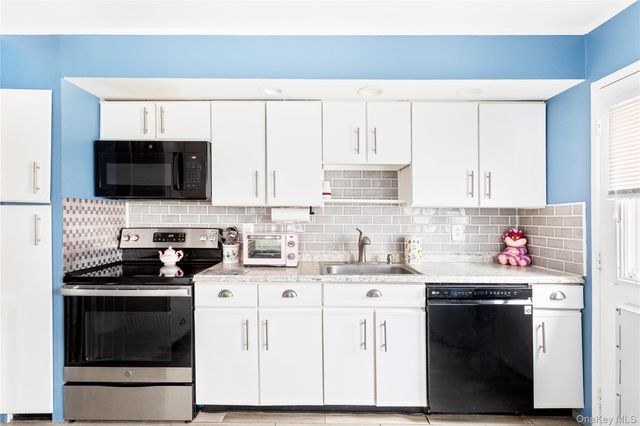 7 Mount McKinley Avenue, Farmingville, NY 11738