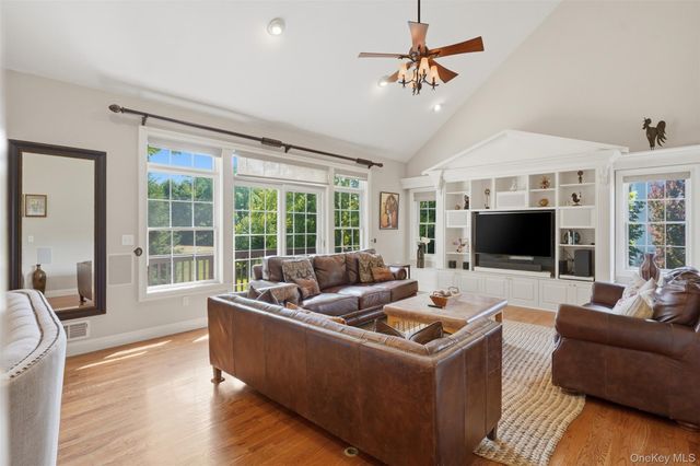 5 Albertanna Court, Hopewell Junction, NY 12533