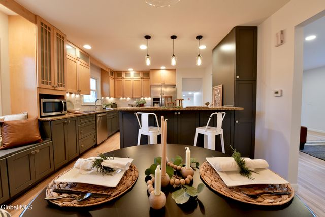 871 Maxwell Drive, Niskayuna, NY 12309