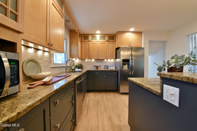 871 Maxwell Drive, Niskayuna, NY 12309