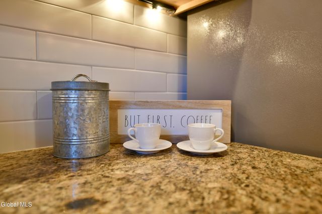 871 Maxwell Drive, Niskayuna, NY 12309