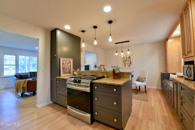 871 Maxwell Drive, Niskayuna, NY 12309