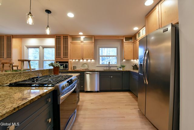 871 Maxwell Drive, Niskayuna, NY 12309