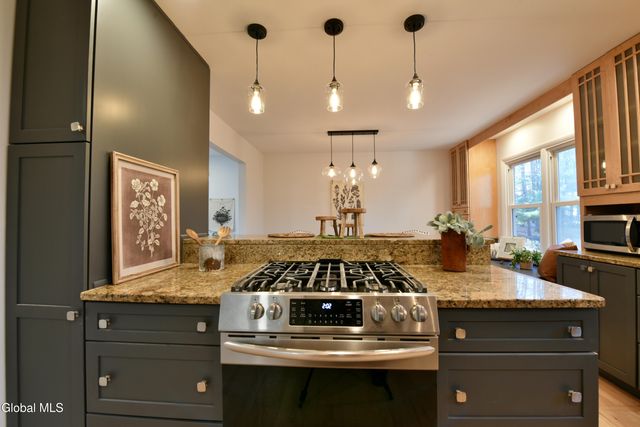 871 Maxwell Drive, Niskayuna, NY 12309