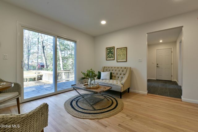 871 Maxwell Drive, Niskayuna, NY 12309