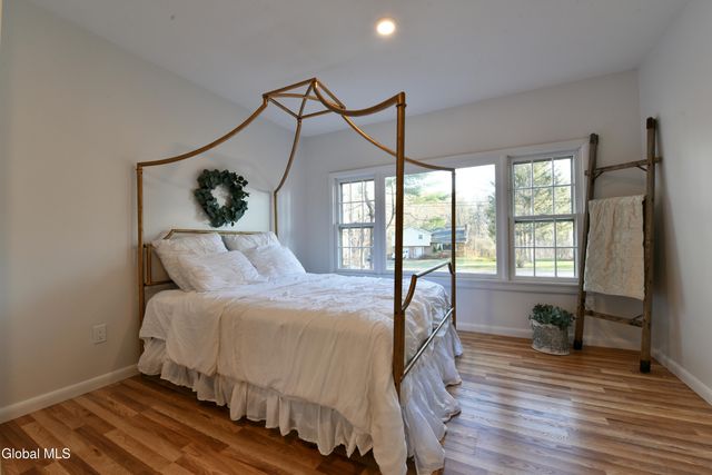 871 Maxwell Drive, Niskayuna, NY 12309