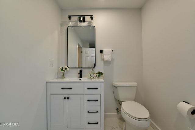 871 Maxwell Drive, Niskayuna, NY 12309