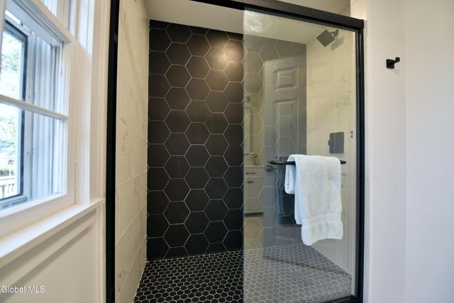 871 Maxwell Drive, Niskayuna, NY 12309