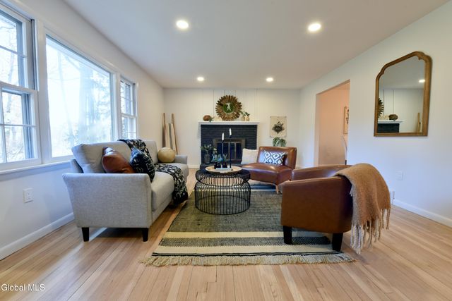 871 Maxwell Drive, Niskayuna, NY 12309