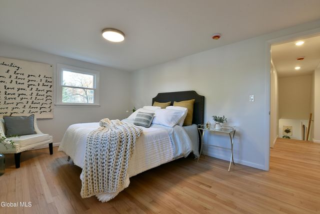 871 Maxwell Drive, Niskayuna, NY 12309