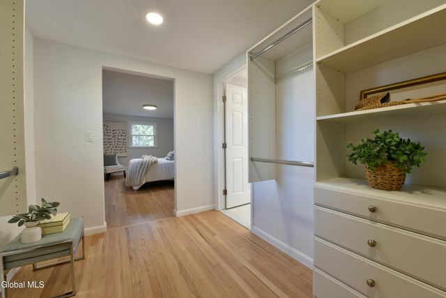 871 Maxwell Drive, Niskayuna, NY 12309