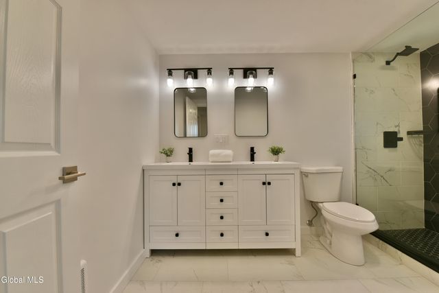 871 Maxwell Drive, Niskayuna, NY 12309