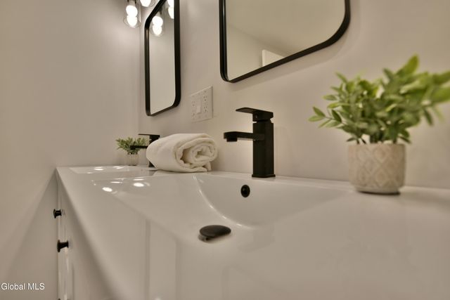 871 Maxwell Drive, Niskayuna, NY 12309