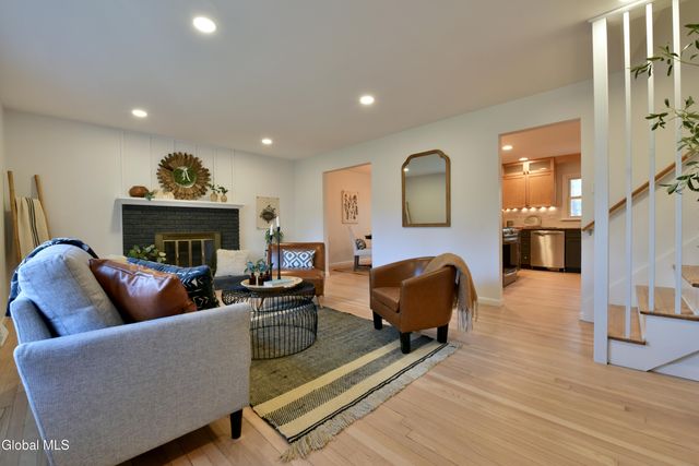 871 Maxwell Drive, Niskayuna, NY 12309